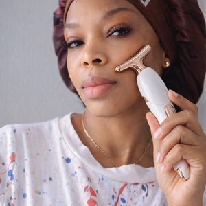 Rose Gold Facial Roller Radiant Contour Luxe Facial & Neck Sculpting Device